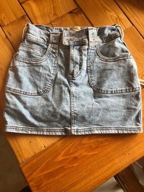 Casual Light Blue Denim Mini Skirt with Front Pockets